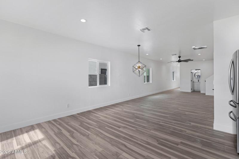 1523 W Hadley St-37