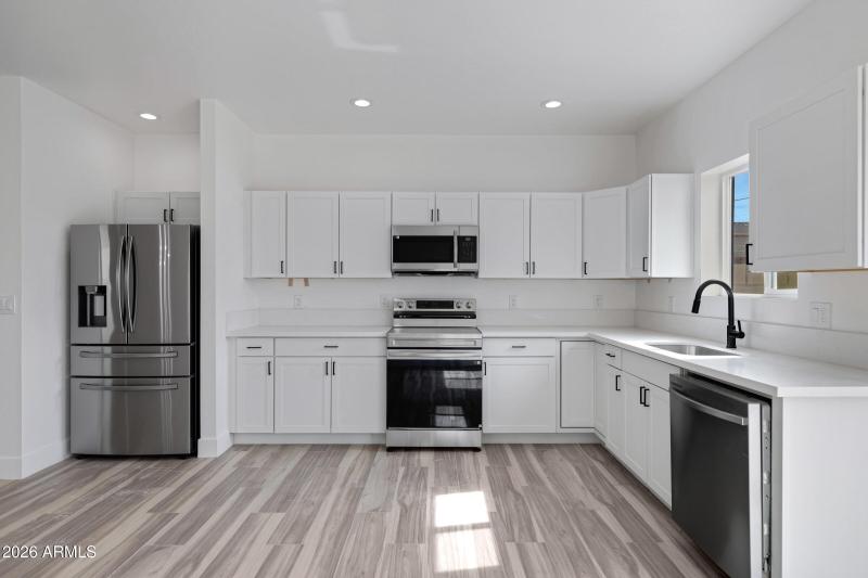 1523 W Hadley St-38