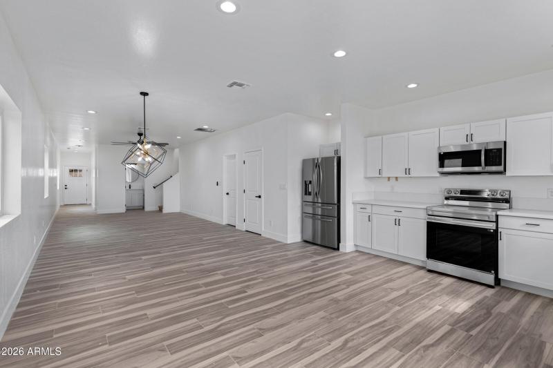 1523 W Hadley St-40