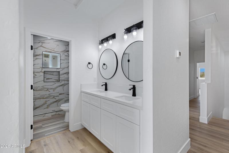 1523 W Hadley St-46