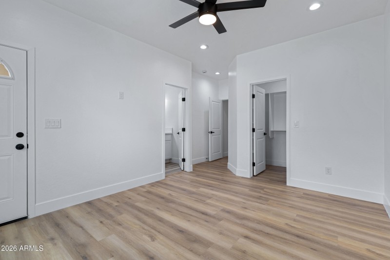 1523 W Hadley St-50