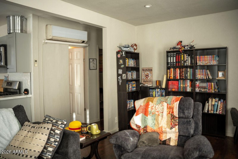 2bd:1ba living room