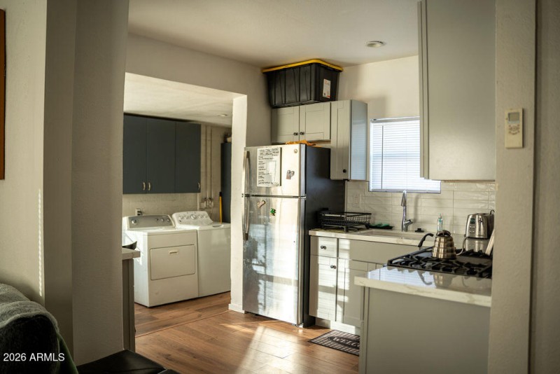 2bd:1ba kitchen