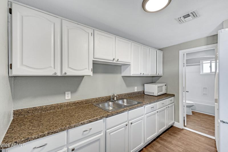 2238 E Taylor St-13