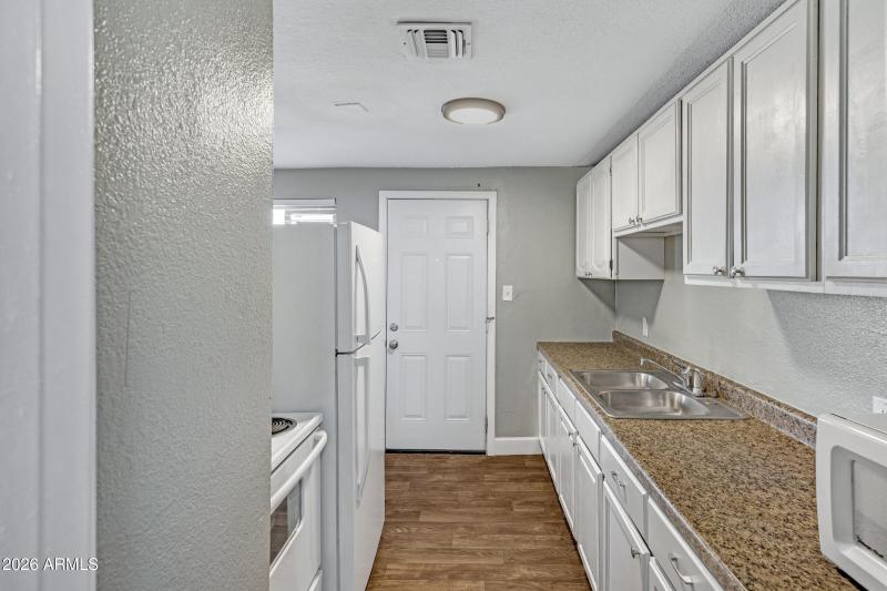 2238 E Taylor St-14