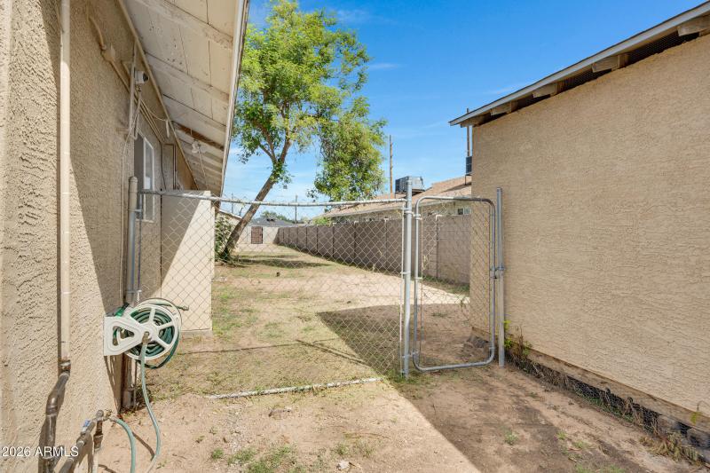 2238 E Taylor St-41