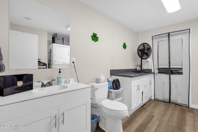 A Bathroom/Laundry