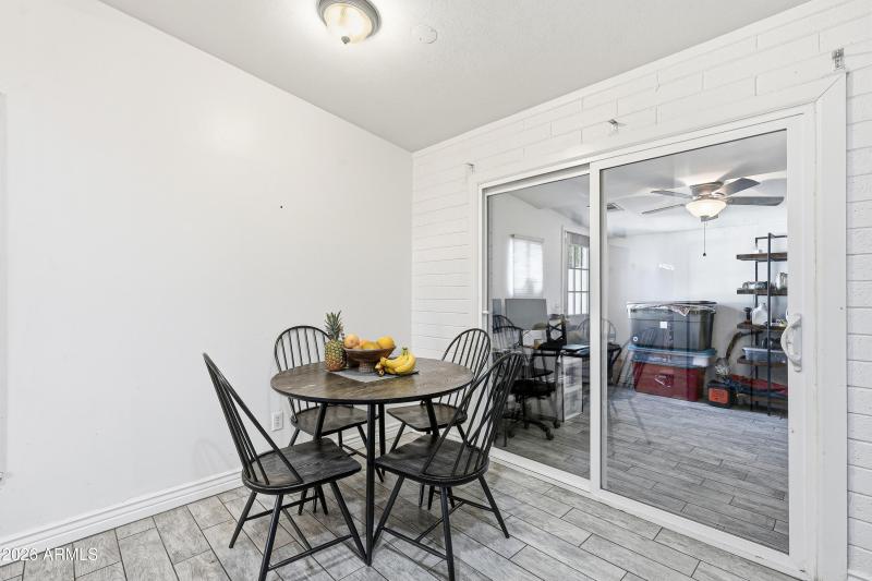 Dining /additional room area