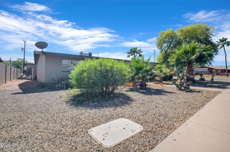 3-web-or-mls-W Garden Cir-3
