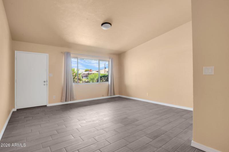 6-web-or-mls-W Garden Cir-6