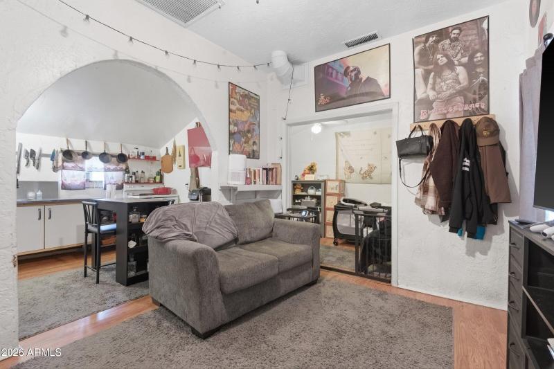 12-custom-1025 E Roosevelt St-12