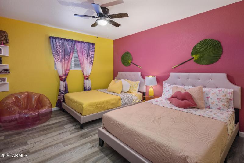 Legally Blond Bedroom 1