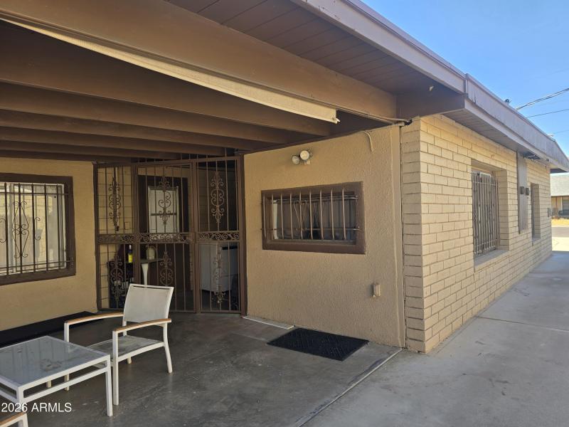 746 W Coolidge patio