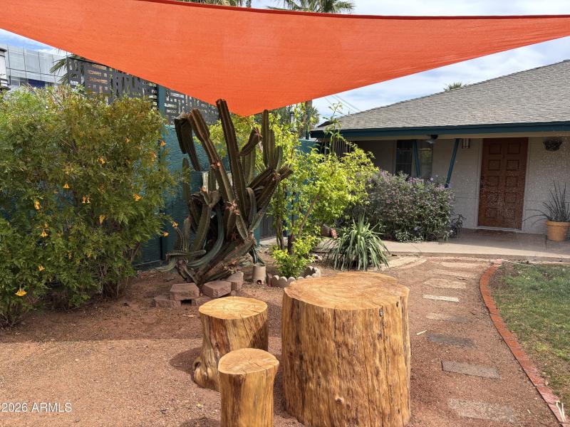 OUTDOOR SEATING