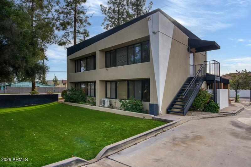 606 N STAPLEY DR