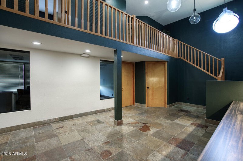 606 N STAPLEY DR
