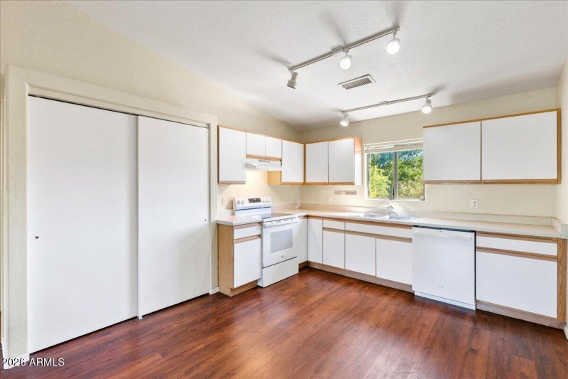15-Kitchen