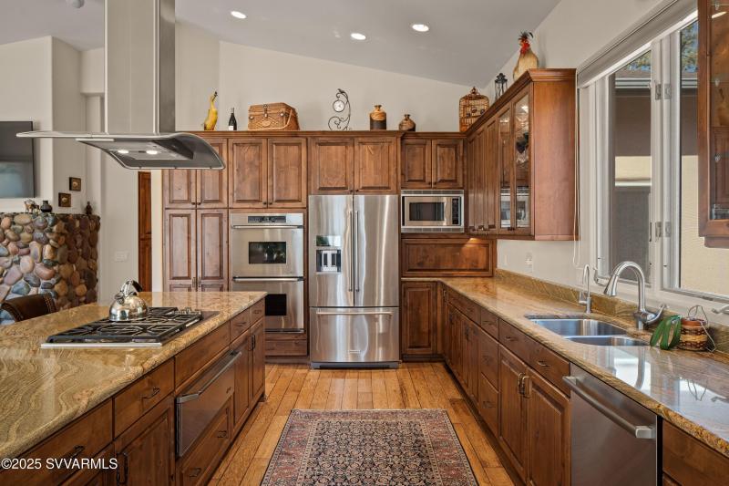 Large Chef's Kitchen