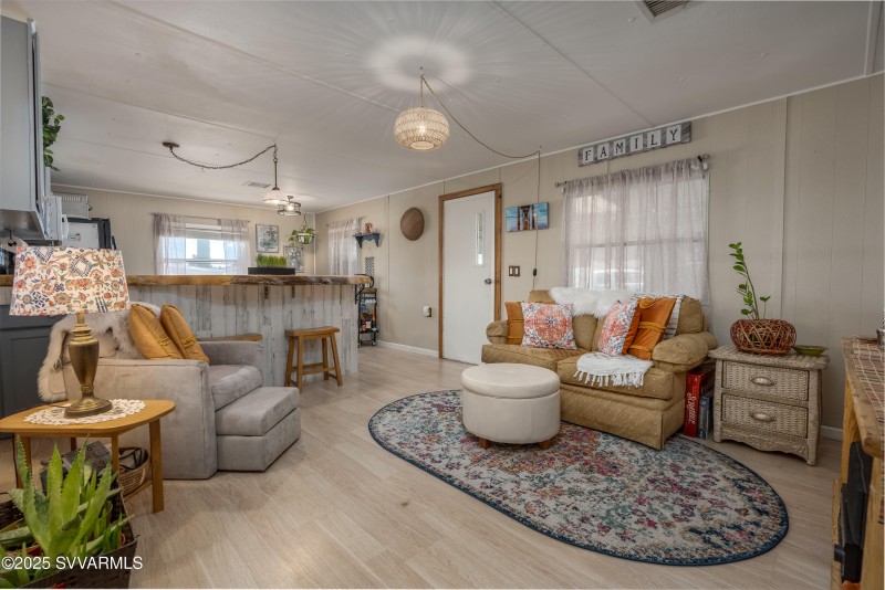 Living Room / Kitchen