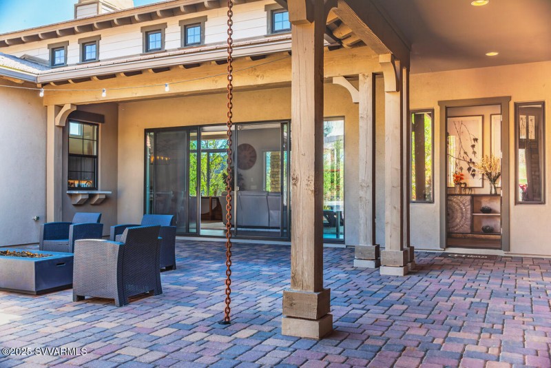 1A ENTRY COURTYARD_LOUNGE