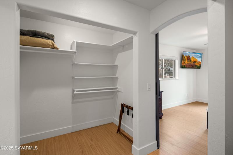 JL_100KaibabWay-interiors-PrimarySuite-0