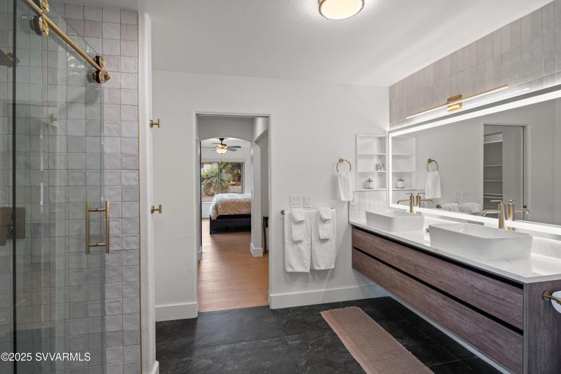 JL_100KaibabWay-interiors-PrimarySuite-0