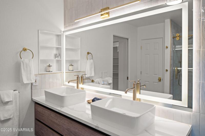 JL_100KaibabWay-interiors-PrimarySuite-0