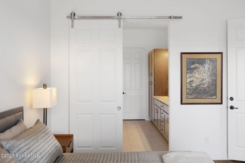 Primary en-suite bedroom