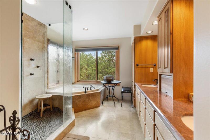 27-Primary Suite