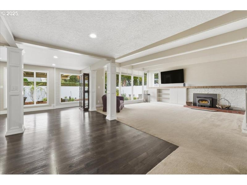 Living Room/Dining Room