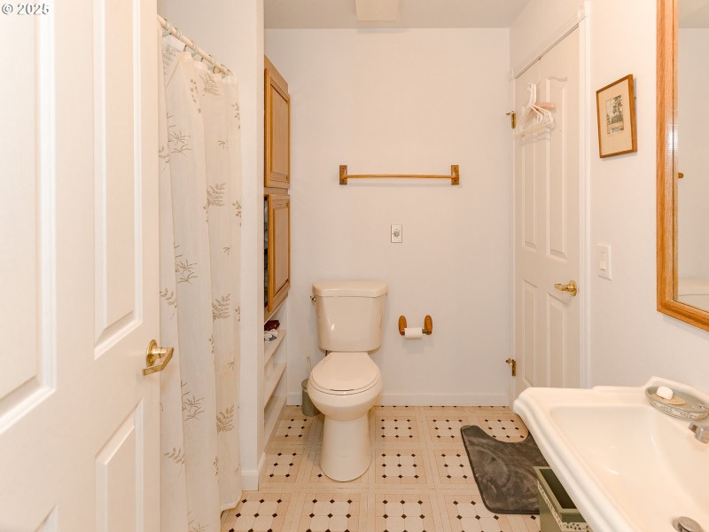Bathroom, Attached