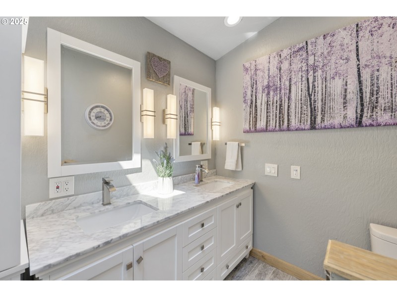 Owner's Suite Bathroom