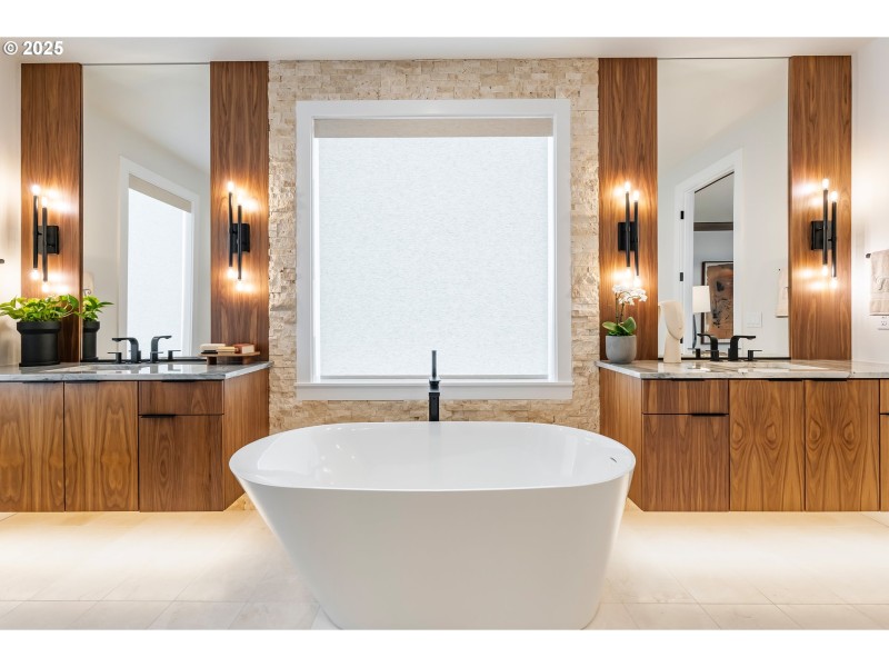 Owner's Suite Bathroom