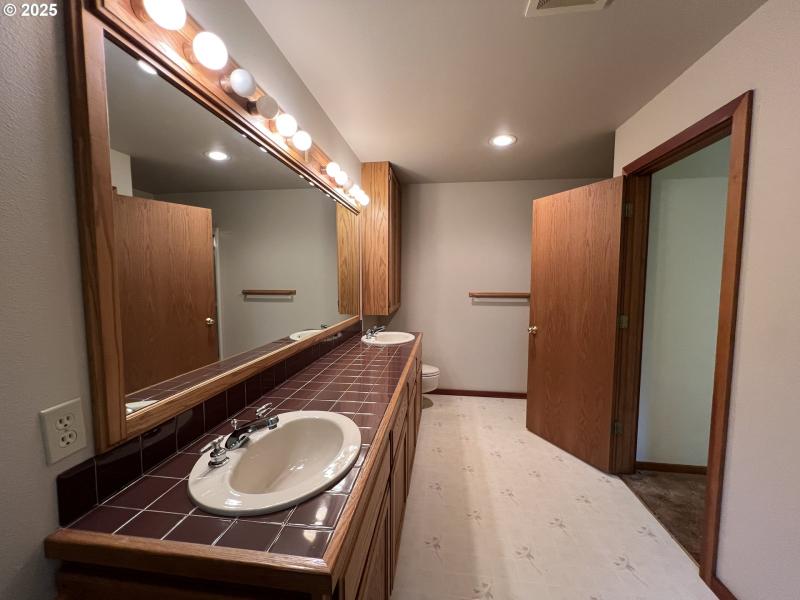 Owner's Suite Bathroom