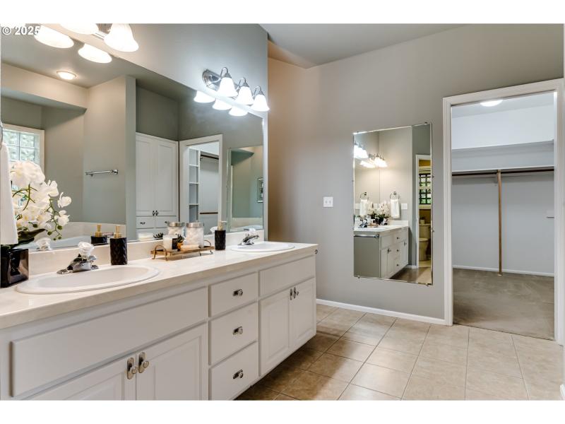 Bedroom, Owner's Suite