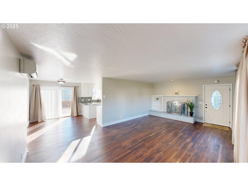 Living Room/Dining Room