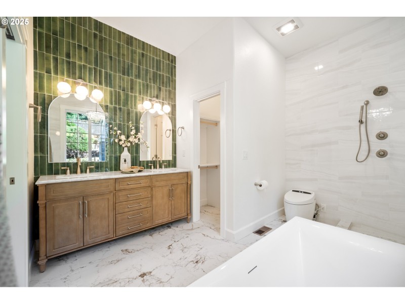 Owner's Suite Bathroom