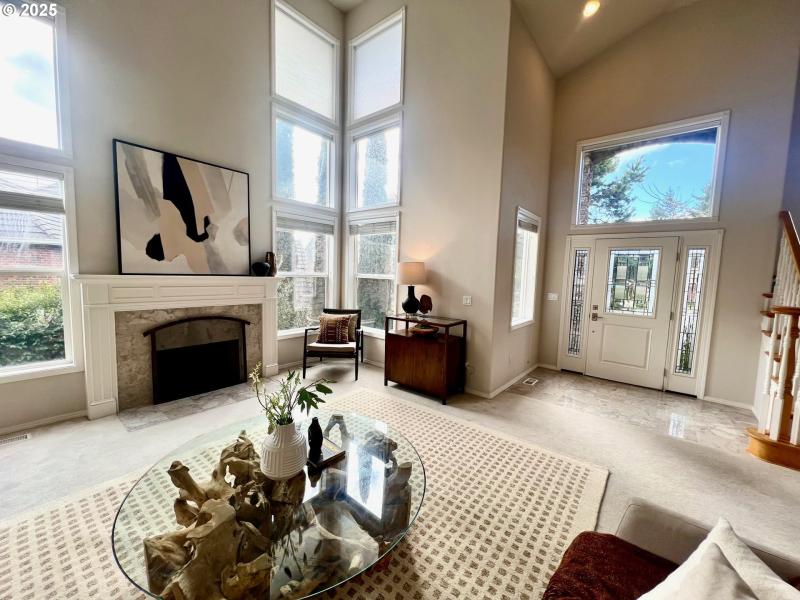 Living Room/Entrance