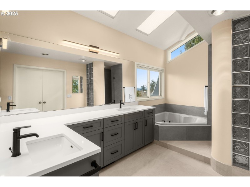 Owner's Suite Bathroom