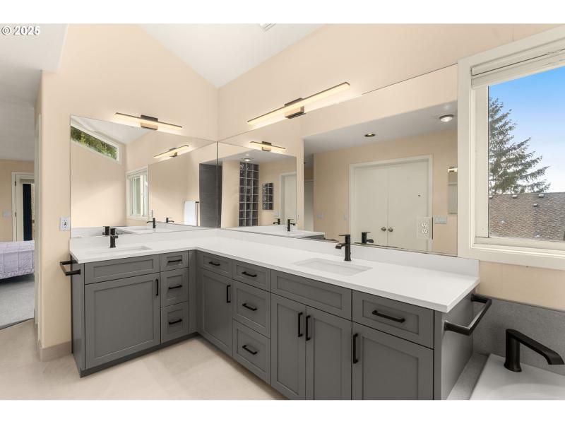 Owner's Suite Bathroom