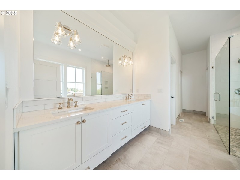 Owner's Suite Bathroom