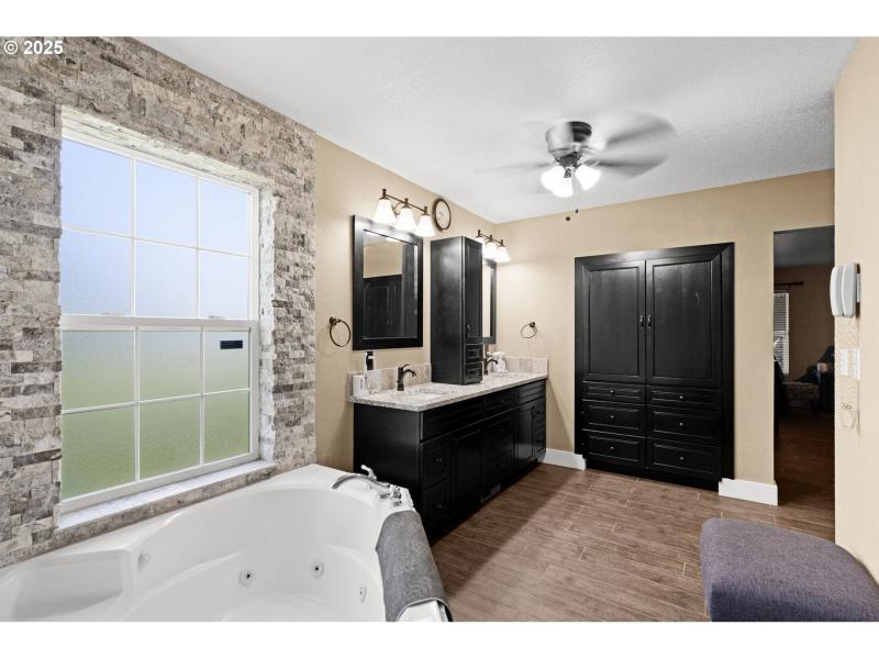 Owner's Suite Bathroom