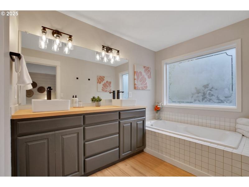 Owner's Suite Bathroom