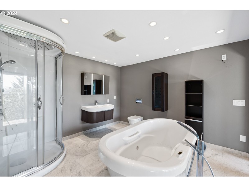 Owner's Suite Bathroom