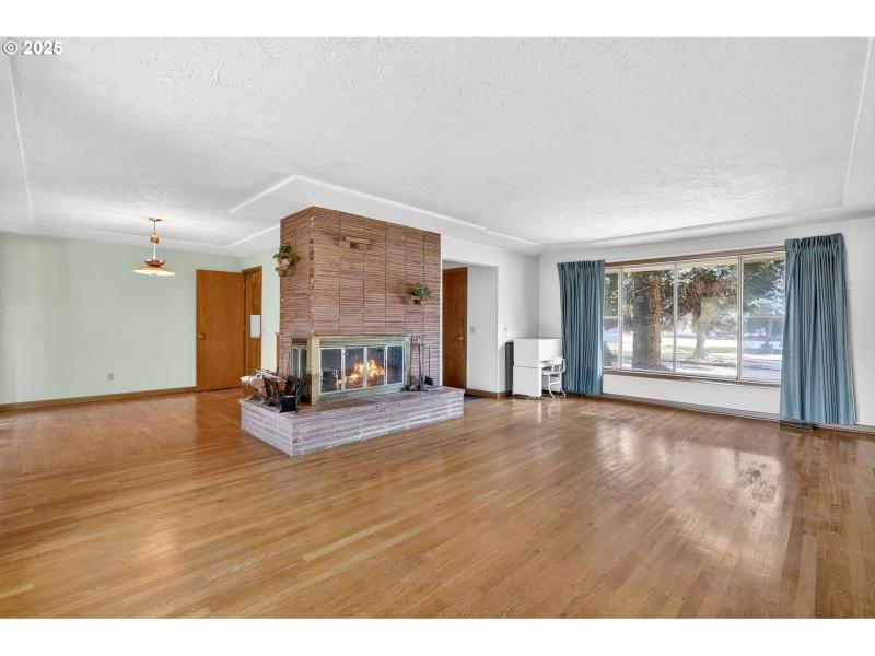 Living Room/Dining Room