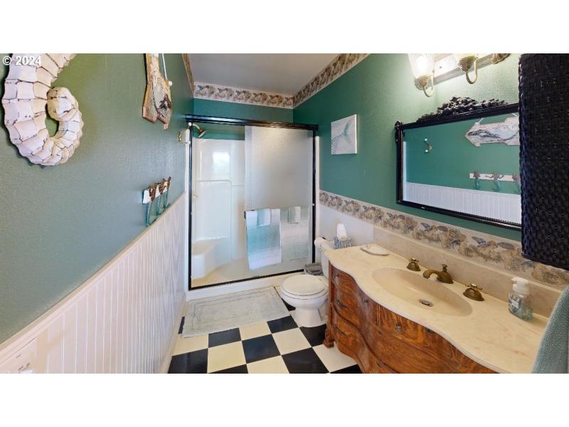 Bathroom, Attached