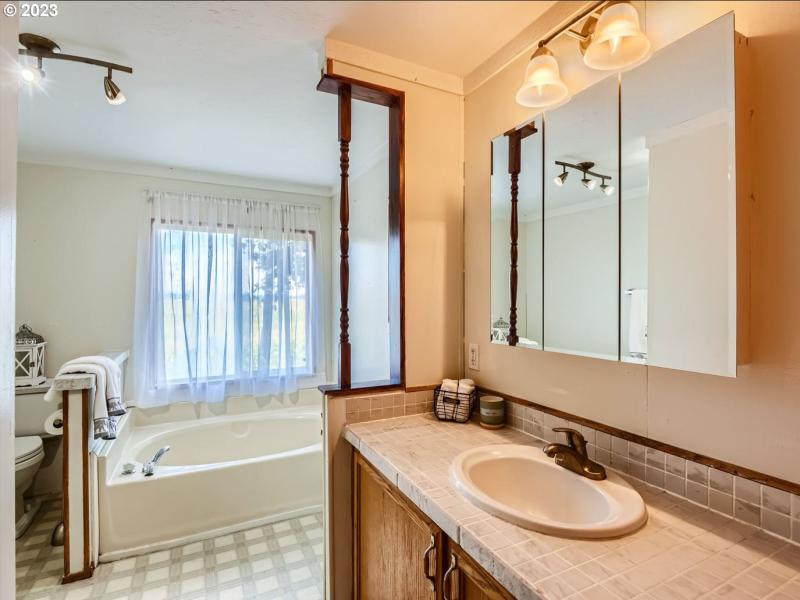 Owner's Suite Bathroom