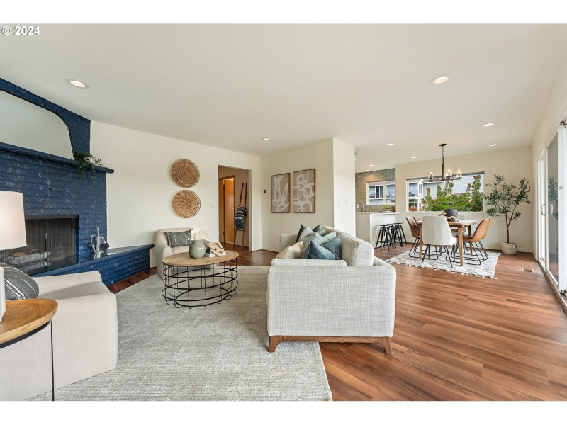 Living Room/Dining Room