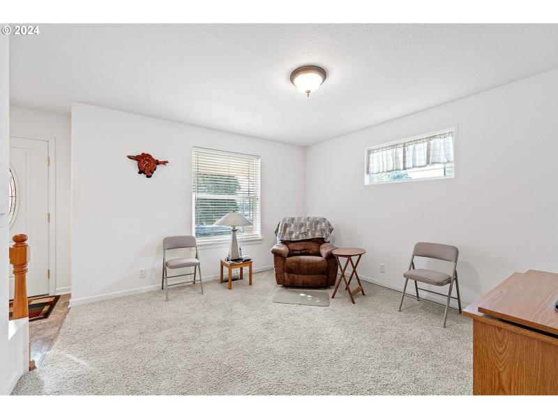 Living Room/Entrance