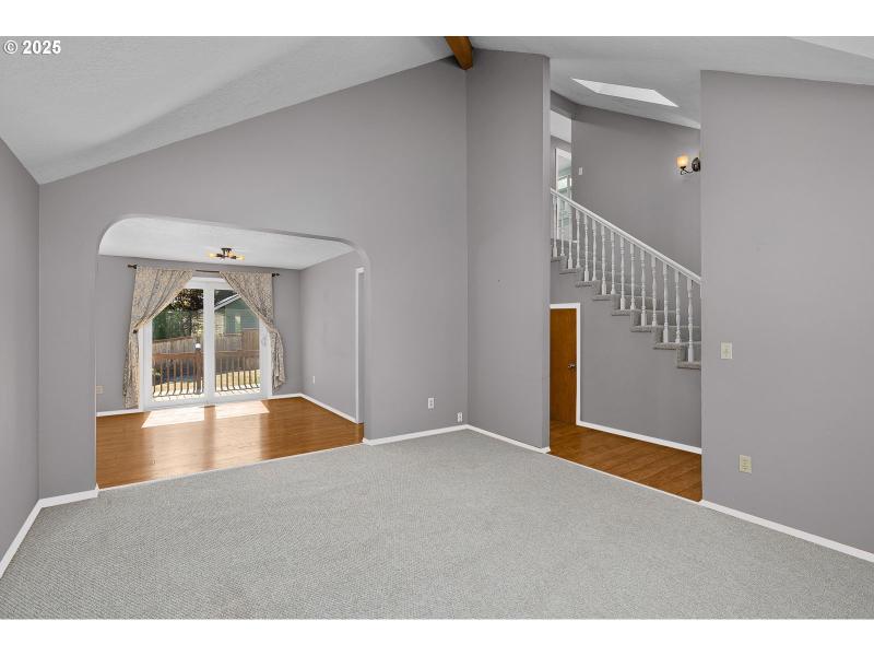 Living Room/Entrance